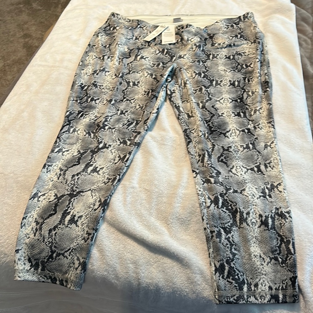 Chicos Zenergy Slimming Leggings - snakeskin print - NWT